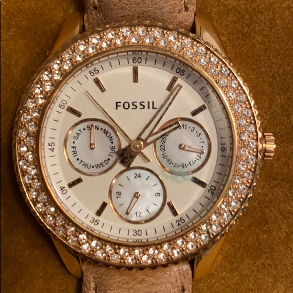 Great condition rose gold leather Fossil watch main image 4